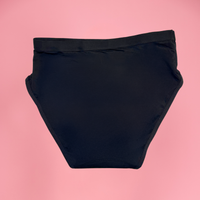 Losse zwarte MARIE Daily menstruatieslip van Moi et Marie, ontworpen voor dagelijks gebruik bij licht bloedverlies.